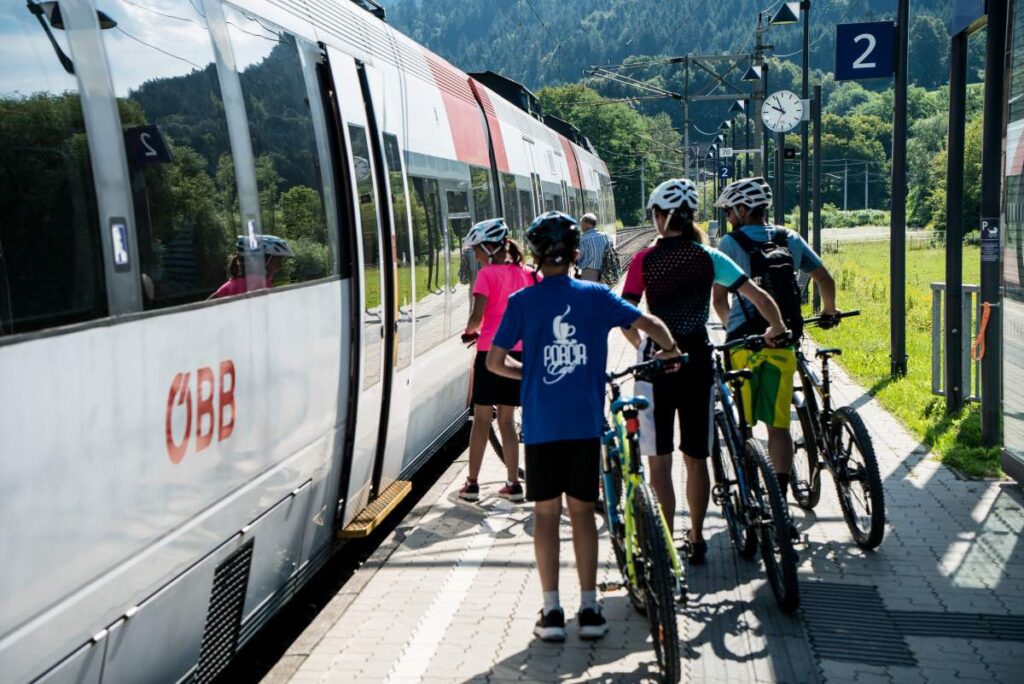 Ciclovia della Drava e intermodalità - Puch VIFAOS crediti Sam Strauss treno